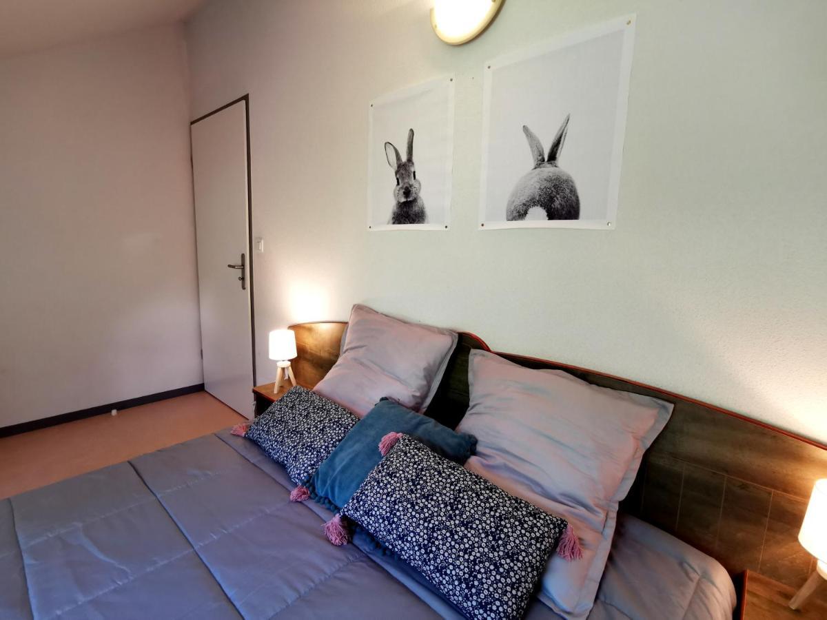 Appartement Maison mitoyenne piscines chauffées et tourisme vert à Saint-Geniez-dʼOlt Extérieur photo