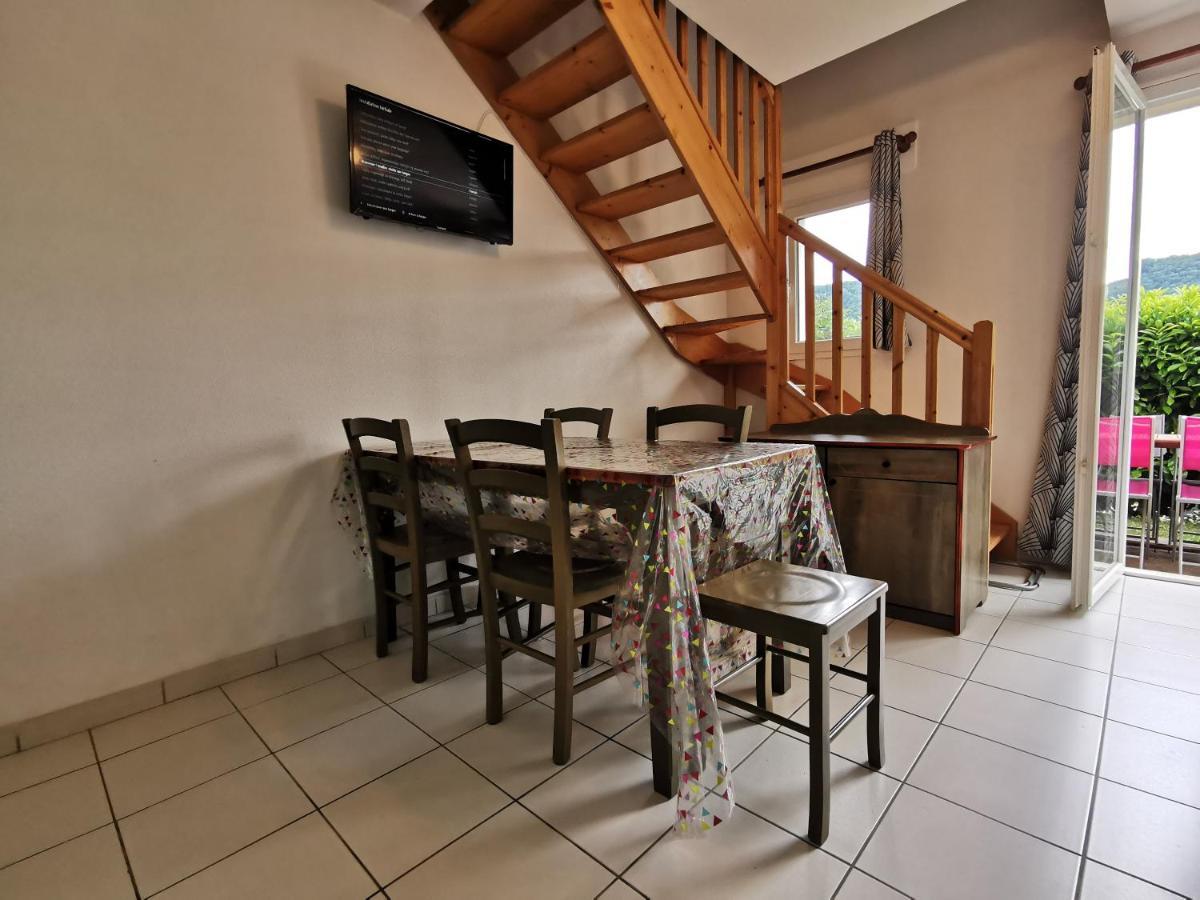 Appartement Maison mitoyenne piscines chauffées et tourisme vert à Saint-Geniez-dʼOlt Extérieur photo
