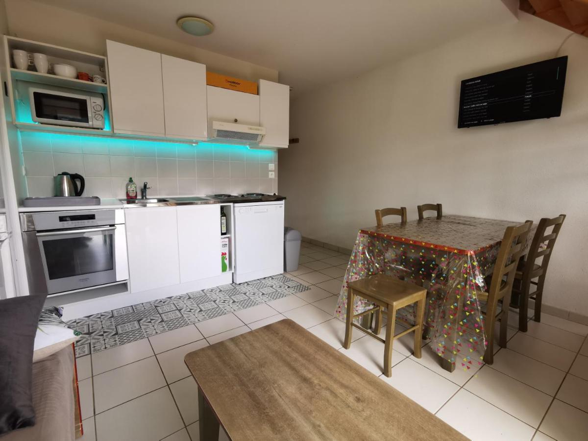 Appartement Maison mitoyenne piscines chauffées et tourisme vert à Saint-Geniez-dʼOlt Extérieur photo