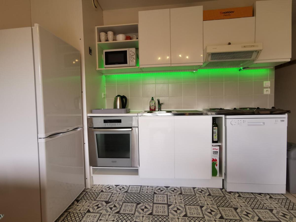 Appartement Maison mitoyenne piscines chauffées et tourisme vert à Saint-Geniez-dʼOlt Extérieur photo